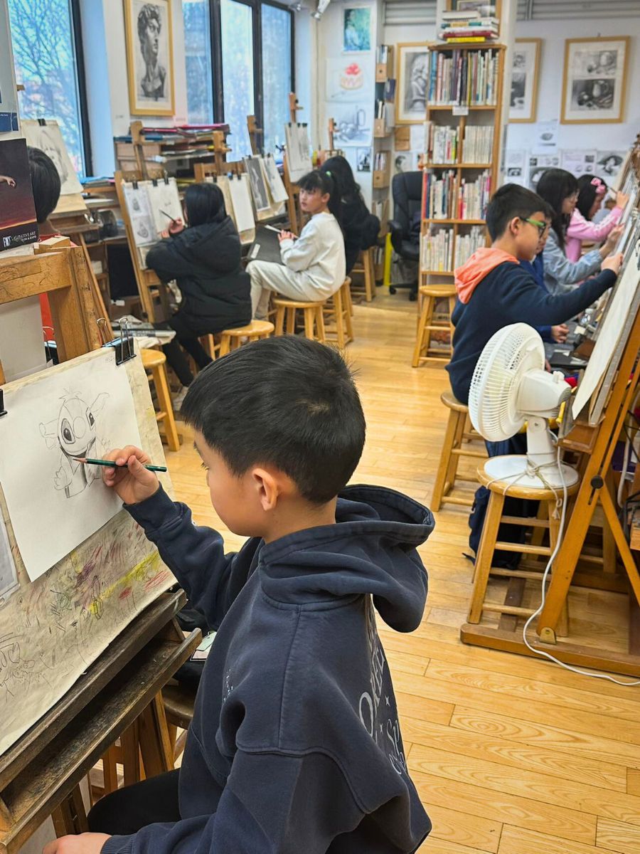 Children learning art at Zhou Qin Studio